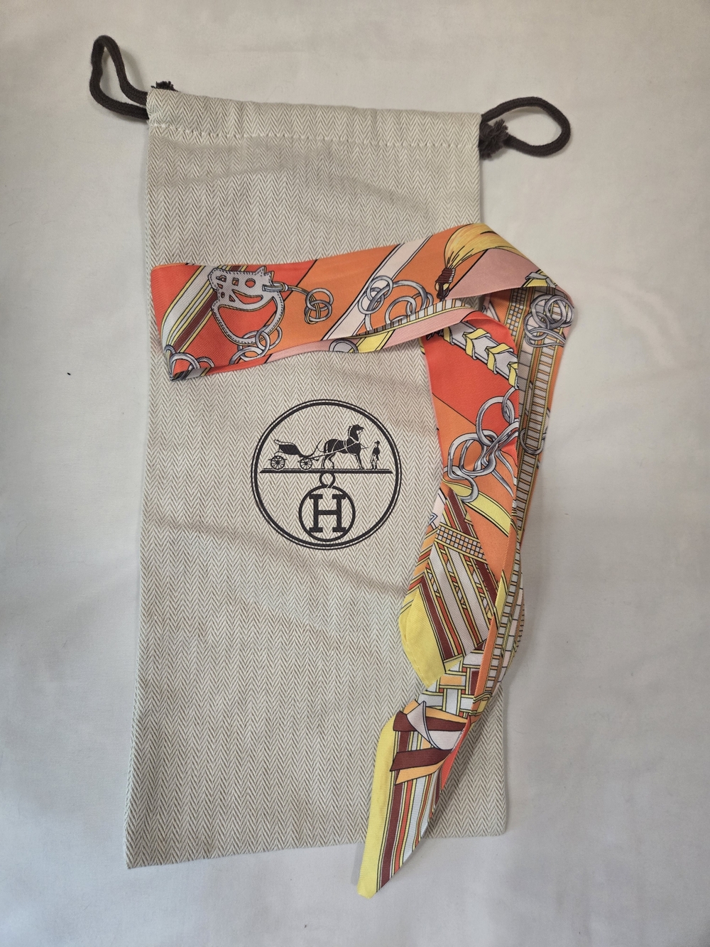 Auth Hermès Dust Bag And Hermes Style Orange & Yellow Printed Silk Twilly Scarf
